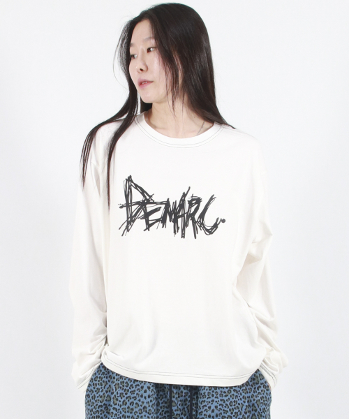 DEMARC(ドゥマーク)の「GRAFFITI LOGO TEXT BOXY LONG SLEEVE - White(Tシャツ/カットソー・レディース・その他・LARGE/MEDIUM)」の7枚目の写真