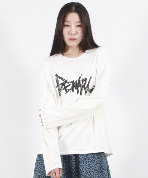 DEMARC(ドゥマーク)の「GRAFFITI LOGO TEXT BOXY LONG SLEEVE - White(Tシャツ/カットソー・レディース・その他・LARGE/MEDIUM)」の9枚目の写真