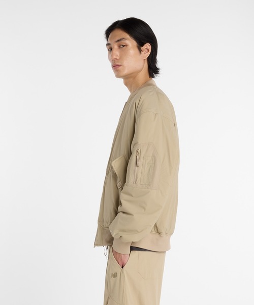 NEW BALANCE(ニューバランス)の「NB GREY ボンバージャケット(ブルゾン・メンズ・ベージュ/ブラック・SMALL/MEDIUM/LARGE/X-LARGE/XX-LARGE)」の8枚目の写真