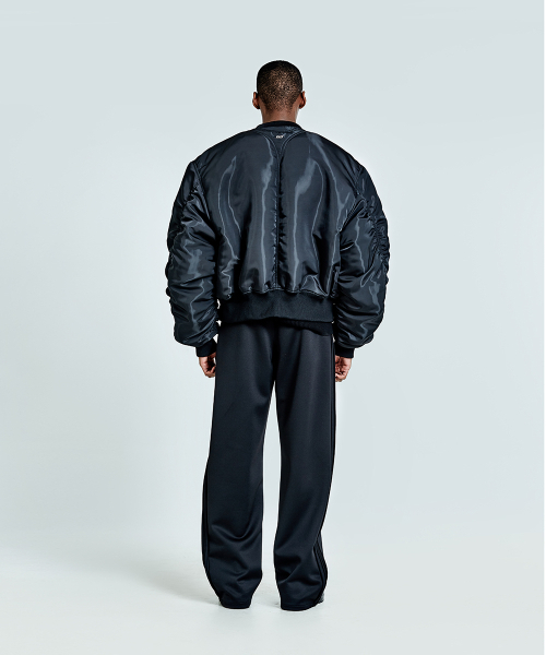 51%(フィフティーワンパーセント)の「Thong Ma-1 - Black(ダウンジャケット/コート・メンズ・その他・SMALL/MEDIUM/LARGE)」の4枚目の写真