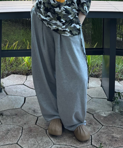 PEID(ペイド)の「PD エッセンシャルバルーンスウェットパンツ-グレー(スウェットパンツ・レディース・グレー・LARGE/X-LARGE)」の3枚目の写真