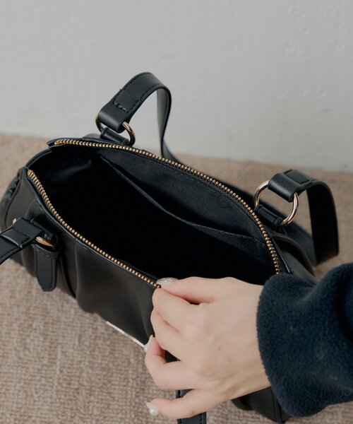 チャーム付きタックデザインボストンバッグ（ボストンバッグ）｜Chico