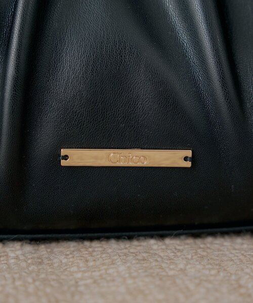 Chico（チコ）の「チャーム付きタックデザインボストンバッグ（ボストンバッグ・レディース・ベージュ系その他3/ブラック/アイボリー/ブラウン系その他3・FREE）」の12枚目の写真