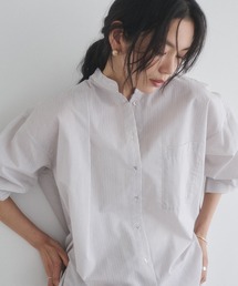 hunch（ハンチ）の「【WEB限定/別注】【イージーケア】バンドカラーオーバーデザインシャツ　セレモニー/オケージョン/オフィスカジュアル対応（シャツ/ブラウス）」