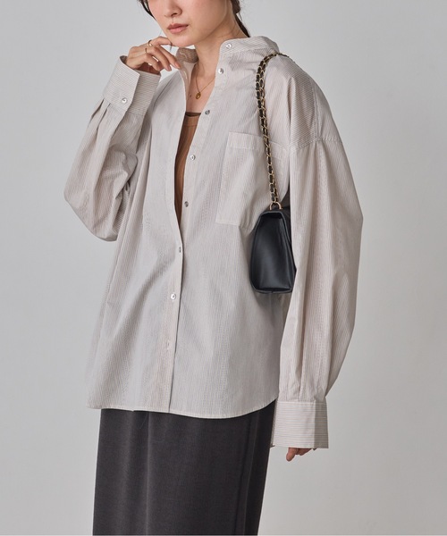 hunch(ハンチ)の「【WEB限定/別注】【イージーケア】バンドカラーオーバーデザインシャツ セレモニー/オケージョン/オフィスカジュアル対応(シャツ/ブラウス・レディース・チャコール/ベージュ系その他/オフホワイト/ブルー系その他・FREE)」の4枚目の写真