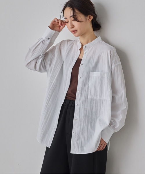 hunch(ハンチ)の「【WEB限定/別注】【イージーケア】バンドカラーオーバーデザインシャツ セレモニー/オケージョン/オフィスカジュアル対応(シャツ/ブラウス・レディース・チャコール/ベージュ系その他/オフホワイト/ブルー系その他・FREE)」の2枚目の写真