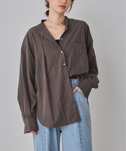 hunch(ハンチ)の「【WEB限定/別注】【イージーケア】バンドカラーオーバーデザインシャツ セレモニー/オケージョン/オフィスカジュアル対応(シャツ/ブラウス・レディース・チャコール/ベージュ系その他/オフホワイト/ブルー系その他・FREE)」の3枚目の写真
