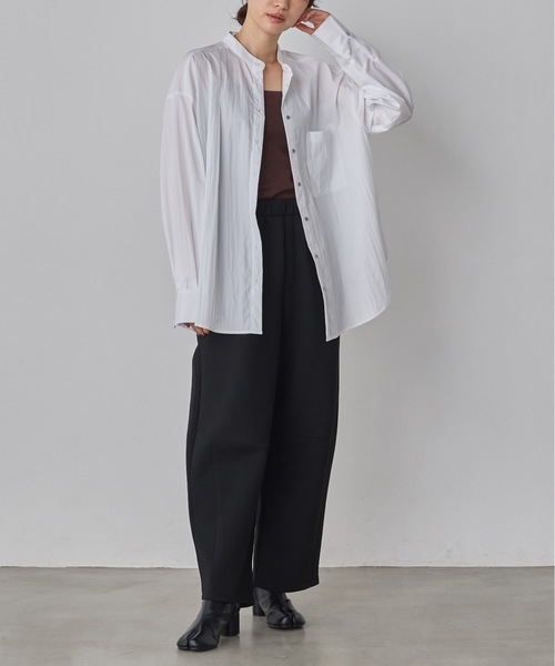 hunch(ハンチ)の「【WEB限定/別注】【イージーケア】バンドカラーオーバーデザインシャツ セレモニー/オケージョン/オフィスカジュアル対応(シャツ/ブラウス・レディース・チャコール/ベージュ系その他/オフホワイト/ブルー系その他・FREE)」の8枚目の写真