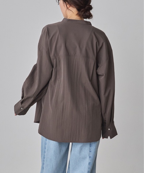 hunch(ハンチ)の「【WEB限定/別注】【イージーケア】バンドカラーオーバーデザインシャツ セレモニー/オケージョン/オフィスカジュアル対応(シャツ/ブラウス・レディース・チャコール/ベージュ系その他/オフホワイト/ブルー系その他・FREE)」の14枚目の写真