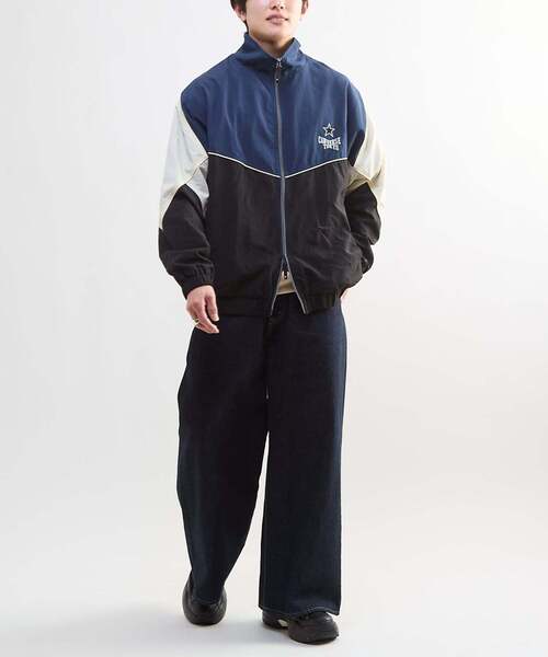 CONVERSE TOKYO(コンバーストウキョウ)の「BI-COLOR NYLON JACKET(ブルゾン・レディース・ネイビー/カーキ/グレー・SMALL/MEDIUM)」の10枚目の写真
