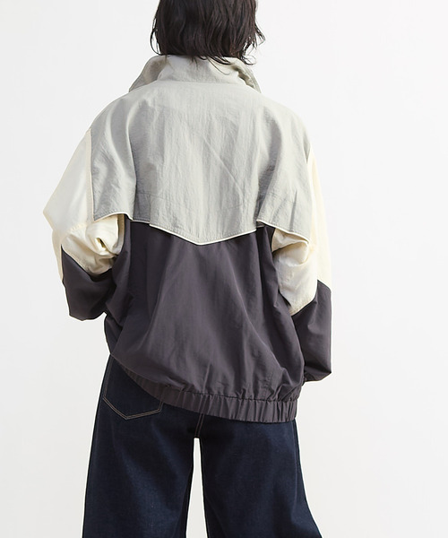 CONVERSE TOKYO(コンバーストウキョウ)の「BI-COLOR NYLON JACKET(ブルゾン・レディース・ネイビー/カーキ/グレー・SMALL/MEDIUM)」の13枚目の写真