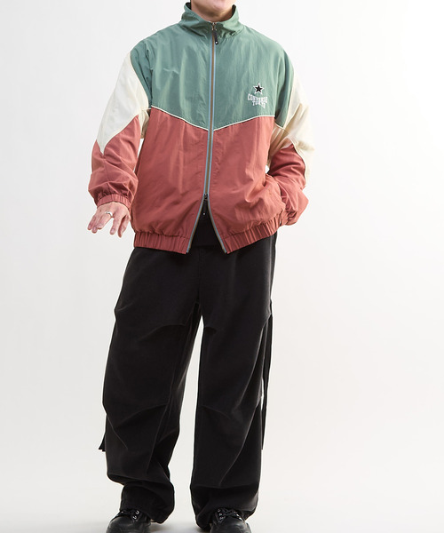 CONVERSE TOKYO(コンバーストウキョウ)の「BI-COLOR NYLON JACKET(ブルゾン・レディース・ネイビー/カーキ/グレー・SMALL/MEDIUM)」の19枚目の写真