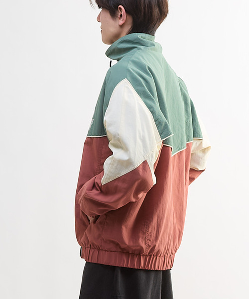 CONVERSE TOKYO(コンバーストウキョウ)の「BI-COLOR NYLON JACKET(ブルゾン・レディース・ネイビー/カーキ/グレー・SMALL/MEDIUM)」の21枚目の写真