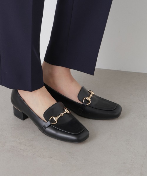 NANO universe（ナノユニバース）の「ゴールドパーツヒールローファー（ローファー・レディース・ブラック/ライトベージュ・36/38/37）」の2枚目の写真