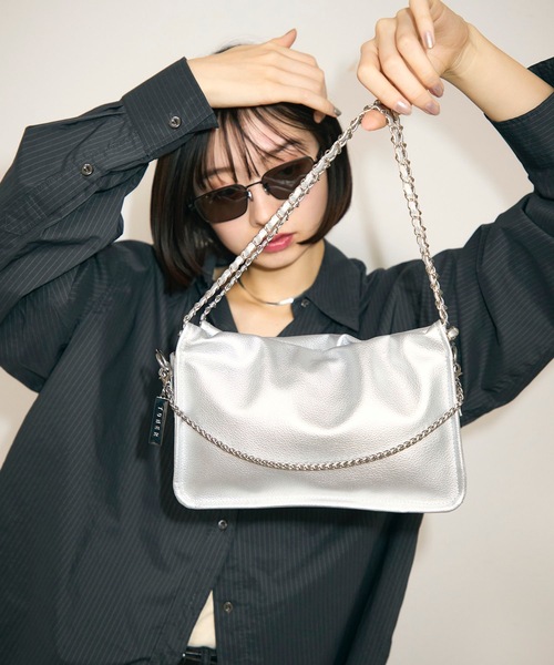 TONER（トナー）の「ギャザーチェーンショルダーバッグ/ロゴプレート付き（ショルダーバッグ・レディース・ブラック/シルバー/ホワイト/ブラウン・FREE）」の4枚目の写真