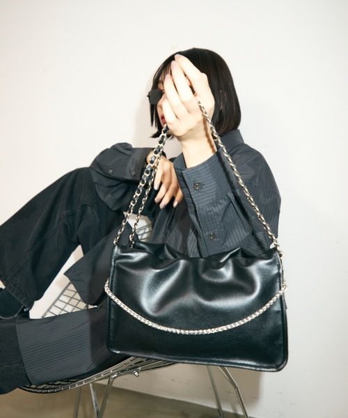 TONER（トナー）の「ギャザーチェーンショルダーバッグ/ロゴプレート付き（ショルダーバッグ・レディース・ブラック/シルバー/ホワイト/ブラウン・FREE）」の5枚目の写真