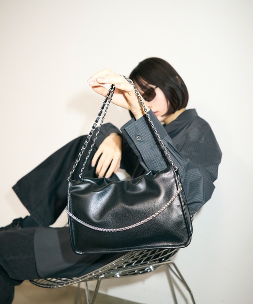 TONER（トナー）の「ギャザーチェーンショルダーバッグ/ロゴプレート付き（ショルダーバッグ・レディース・ブラック/シルバー/ホワイト/ブラウン・FREE）」の7枚目の写真