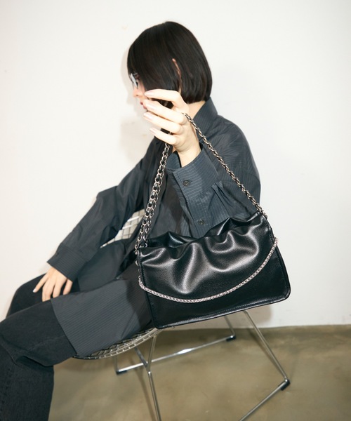 TONER（トナー）の「ギャザーチェーンショルダーバッグ/ロゴプレート付き（ショルダーバッグ・レディース・ブラック/シルバー/ホワイト/ブラウン・FREE）」の9枚目の写真