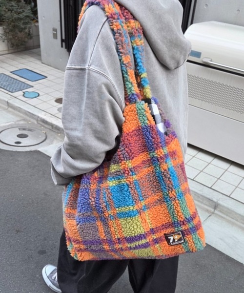 Loco Ocean(ロコオーシャン)の「マルチカラー チェック ボア ビッグショルダー バッグ(ショルダーバッグ・レディース・B・ONE SIZE)」の12枚目の写真
