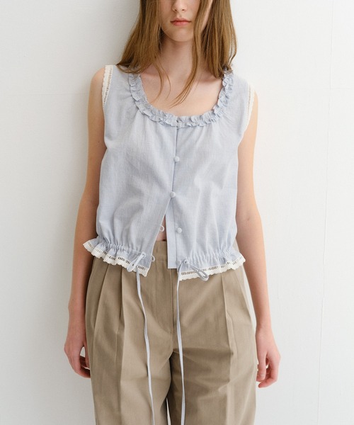 DUNST(ダンスト)の「【DUNST】FRILLED SLEEVELESS BLOUSE(シャツ/ブラウス・レディース・ブラック/ライトブルー/ホワイト・S)」の3枚目の写真