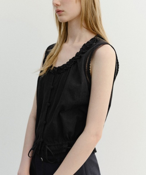 DUNST(ダンスト)の「【DUNST】FRILLED SLEEVELESS BLOUSE(シャツ/ブラウス・レディース・ブラック/ライトブルー/ホワイト・S)」の6枚目の写真
