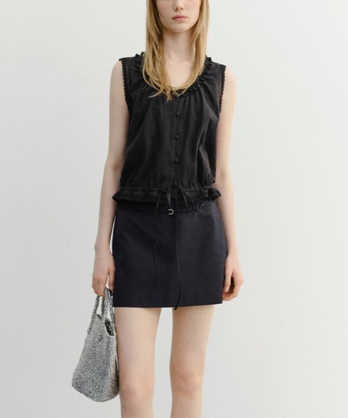 DUNST(ダンスト)の「【DUNST】FRILLED SLEEVELESS BLOUSE(シャツ/ブラウス・レディース・ブラック/ライトブルー/ホワイト・S)」の8枚目の写真