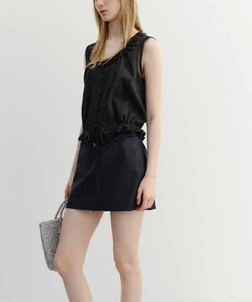 DUNST(ダンスト)の「【DUNST】FRILLED SLEEVELESS BLOUSE(シャツ/ブラウス・レディース・ブラック/ライトブルー/ホワイト・S)」の9枚目の写真