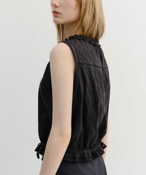 DUNST(ダンスト)の「【DUNST】FRILLED SLEEVELESS BLOUSE(シャツ/ブラウス・レディース・ブラック/ライトブルー/ホワイト・S)」の7枚目の写真