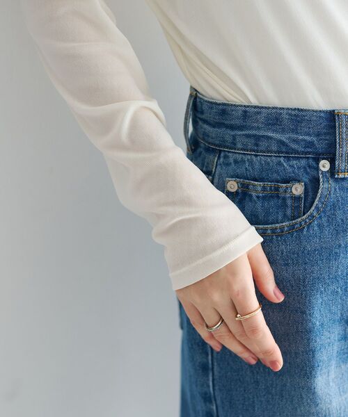 YECCA VECCA(イェッカヴェッカ)の「クルーネックシアートップス(Tシャツ/カットソー・レディース・ブラック/オフホワイト/ブルー・FREE)」の7枚目の写真