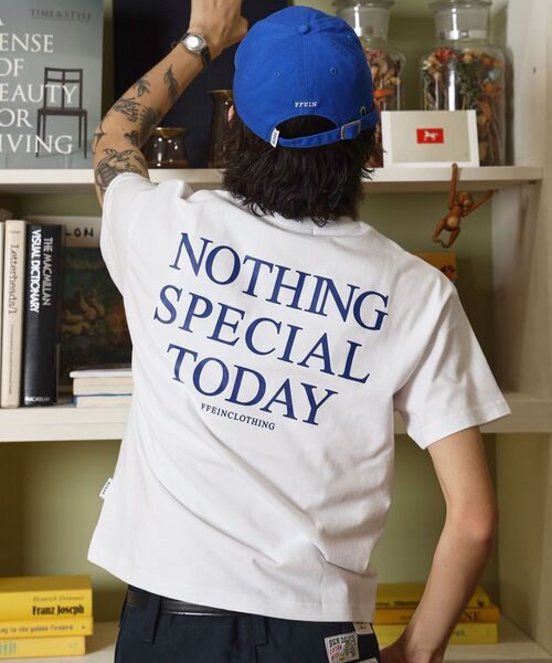 FFEIN(フェイン)の「【FFEIN(フェイン)】アメリカンプリントロゴショート丈Tシャツ/ Tシャツ クルーネック 半袖 プリント 【短丈】(Tシャツ/カットソー・メンズ・レモンイエロー/レッド/ホワイト/ブラック/ネイビー・SMALL/LARGE/MEDIUM)」の1枚目の写真