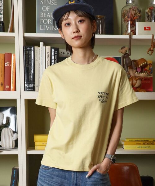 FFEIN(フェイン)の「【FFEIN(フェイン)】アメリカンプリントロゴショート丈Tシャツ/ Tシャツ クルーネック 半袖 プリント 【短丈】(Tシャツ/カットソー・メンズ・レモンイエロー/レッド/ホワイト/ブラック/ネイビー・SMALL/LARGE/MEDIUM)」の6枚目の写真