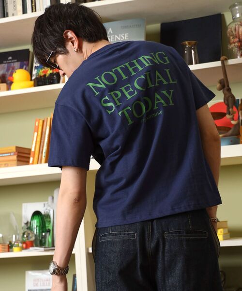 FFEIN(フェイン)の「【FFEIN(フェイン)】アメリカンプリントロゴショート丈Tシャツ/ Tシャツ クルーネック 半袖 プリント 【短丈】(Tシャツ/カットソー・メンズ・レモンイエロー/レッド/ホワイト/ブラック/ネイビー・SMALL/LARGE/MEDIUM)」の13枚目の写真