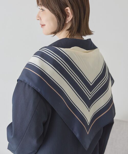 AMERICAN HOLIC(アメリカンホリック)の「スクエア柄スカーフ(バンダナ/スカーフ・レディース・ネイビー/ブラック・FREE)」の5枚目の写真