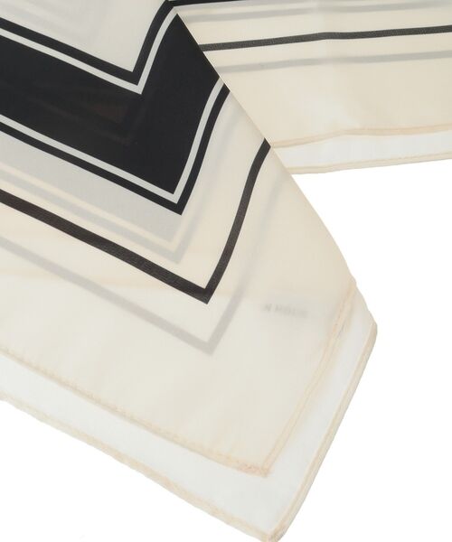 AMERICAN HOLIC(アメリカンホリック)の「スクエア柄スカーフ(バンダナ/スカーフ・レディース・ネイビー/ブラック・FREE)」の8枚目の写真