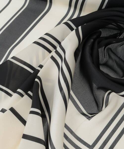 AMERICAN HOLIC(アメリカンホリック)の「スクエア柄スカーフ(バンダナ/スカーフ・レディース・ネイビー/ブラック・FREE)」の10枚目の写真