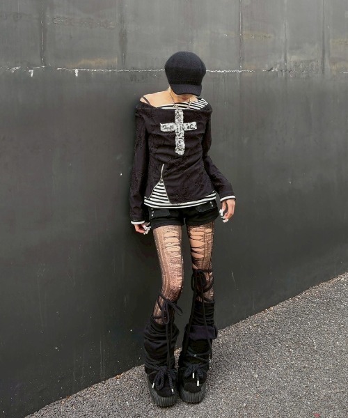 Never mind the XU（ネバーマインドザエックスユー）の「【Never mind the XU】layered cross long sleeve / 【ネバーマインド ザ エックスユー】レイヤードクロス長袖Tシャツ（Tシャツ/カットソー・レディース・ホワイト/ブラック・ONE SIZE）」の5枚目の写真
