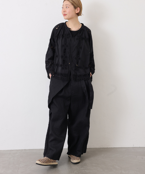 JOURNAL STANDARD LUXE(ジャーナルスタンダード ラックス)の「バテンレース スタンドカラーギャザーブラウス(シャツ/ブラウス・レディース・ブラック/ホワイト・FREE)」の3枚目の写真