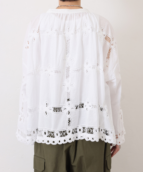JOURNAL STANDARD LUXE(ジャーナルスタンダード ラックス)の「バテンレース スタンドカラーギャザーブラウス(シャツ/ブラウス・レディース・ブラック/ホワイト・FREE)」の15枚目の写真