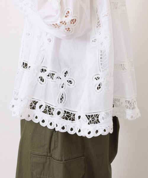 JOURNAL STANDARD LUXE(ジャーナルスタンダード ラックス)の「バテンレース スタンドカラーギャザーブラウス(シャツ/ブラウス・レディース・ブラック/ホワイト・FREE)」の22枚目の写真