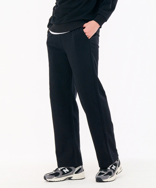 CHASECULT（チェイスカルト）の「共用エッセンシャルストレートパンツ-FARU7211B03（スウェットパンツ・メンズ・ブラック・70/76/92/96/82/86/67）」の2枚目の写真