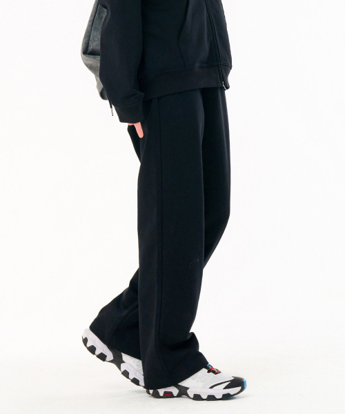 CHASECULT（チェイスカルト）の「共用エッセンシャルストレートパンツ-FARU7211B03（スウェットパンツ・メンズ・ブラック・70/76/92/96/82/86/67）」の5枚目の写真