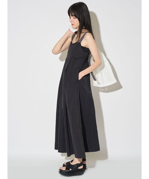 ELENDEEK（エレンディーク）の「バイカラーストラップワンピース（ワンピース・レディース・オフホワイト/ブラック・02/01）」の6枚目の写真