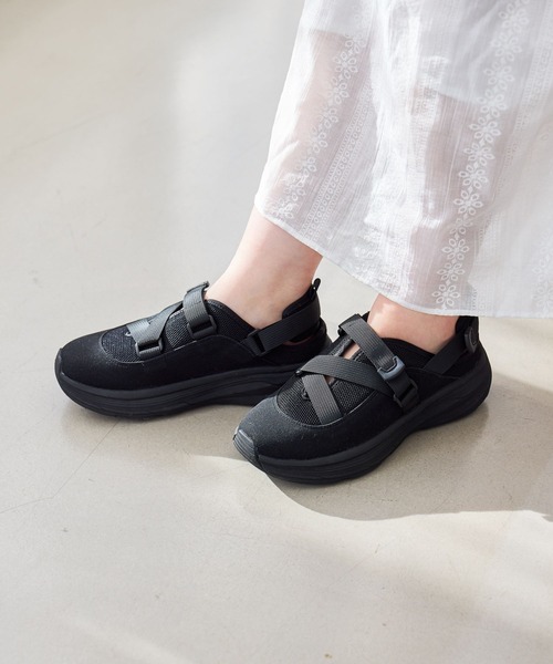 studio CLIP（スタディオクリップ）の「【軽量/抗菌防臭/クッションインソール】軽らくレースアップスニーカー（スニーカー・レディース・オリーブ/ブラック・MEDIUM/LARGE）」の2枚目の写真