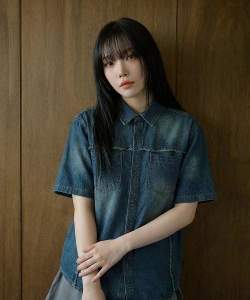 MAHAGRID（マハグリッド）の「『mahagrid/マハグリッド』 DENIM STUD HALF SHIRT/デニムスタッズ 半袖シャツ（シャツ/ブラウス・メンズ・ブルー/ブラック・S/M）」の2枚目の写真
