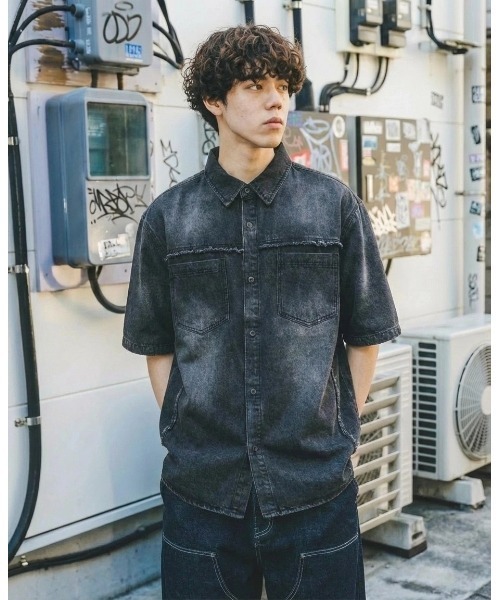 MAHAGRID（マハグリッド）の「『mahagrid/マハグリッド』 DENIM STUD HALF SHIRT/デニムスタッズ 半袖シャツ（シャツ/ブラウス・メンズ・ブルー/ブラック・S/M）」の3枚目の写真