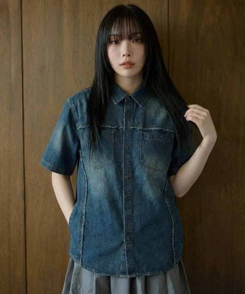MAHAGRID（マハグリッド）の「『mahagrid/マハグリッド』 DENIM STUD HALF SHIRT/デニムスタッズ 半袖シャツ（シャツ/ブラウス・メンズ・ブルー/ブラック・S/M）」の5枚目の写真