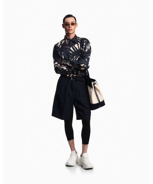 EMPORIO ARMANI(エンポリオアルマーニ)の「【エンポリオ アルマーニ】コンフォートフィットシャツ フルイドビスコース オールオーバープリント(シャツ/ブラウス・メンズ・ベージュ×ブラック・SMALL/LARGE/MEDIUM/X-LARGE/X-SMALL)」の4枚目の写真