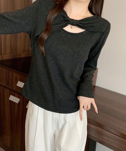 2ly2(トゥーリートゥー)の「ケープ風レイヤードデザイン 長袖トップス / フェイクレイヤード カットソー(Tシャツ/カットソー・レディース・ブラウン/ネイビー/ベージュ/ダークグレー・FREE)」の2枚目の写真