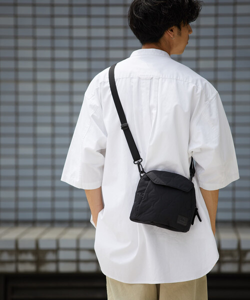 FREAK'S STORE(フリークスストア)の「GREGORY × FREAK'S STORE/グレゴリー 別注 TOASTY SHOULDER QUILT/別注トースティーキルトショルダー(ショルダーバッグ・レディース・ブラック・ONE SIZE)」の5枚目の写真