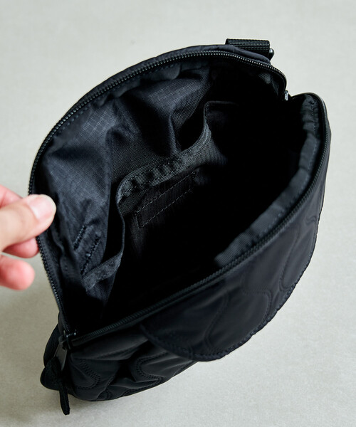 FREAK'S STORE(フリークスストア)の「GREGORY × FREAK'S STORE/グレゴリー 別注 TOASTY SHOULDER QUILT/別注トースティーキルトショルダー(ショルダーバッグ・レディース・ブラック・ONE SIZE)」の8枚目の写真